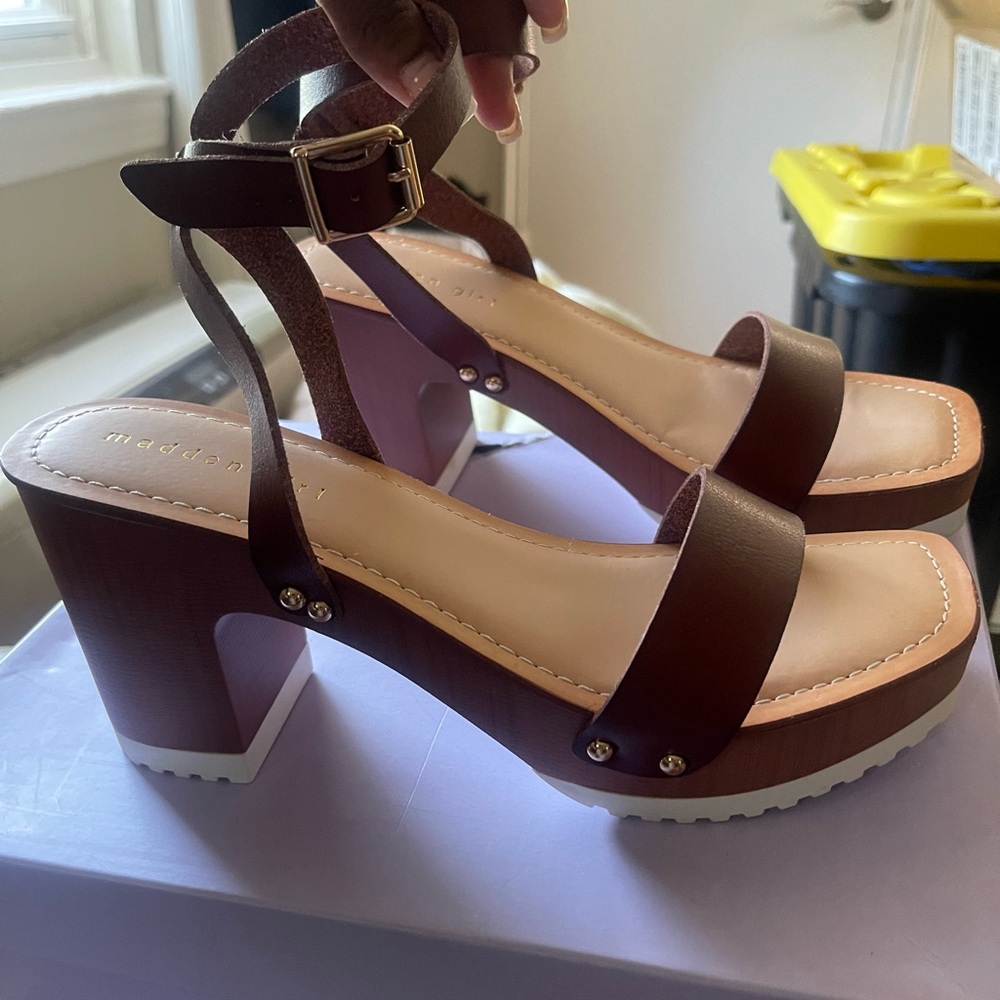 Clog sandals